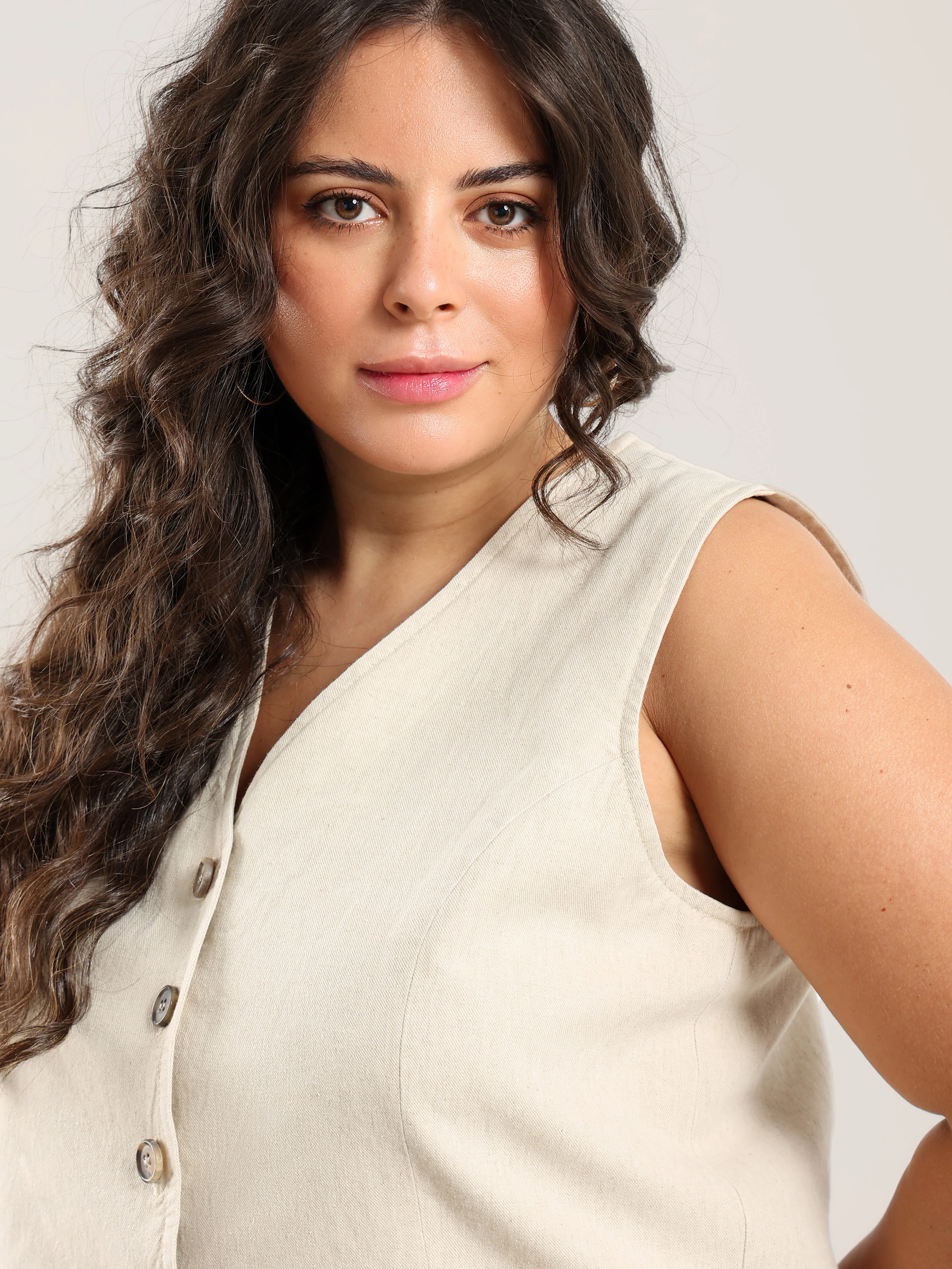Charlie Short Vest in Nile Silt - Image 12