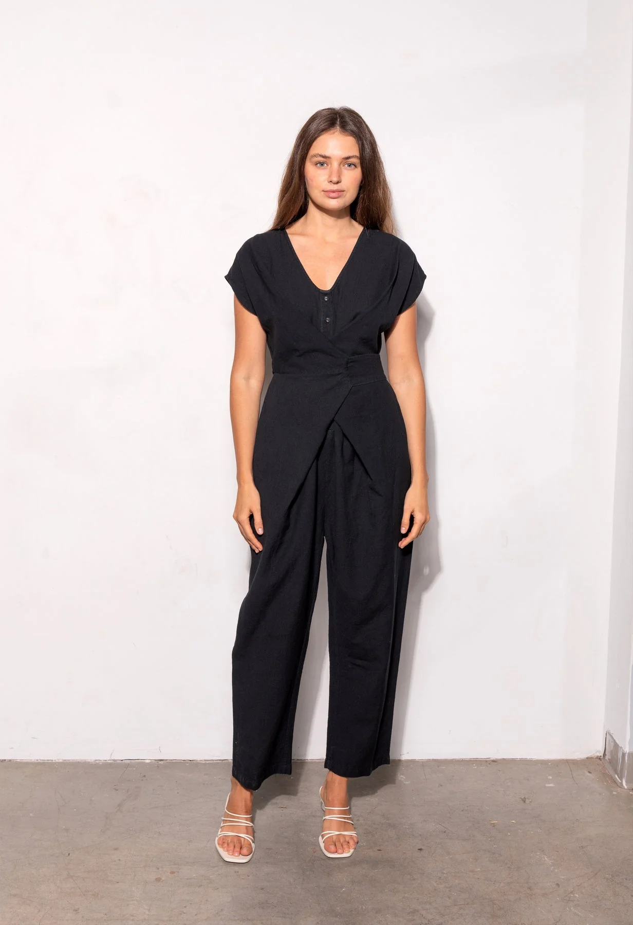 Venus Wrapped Jumpsuit in Cotton and Linen- Black - Image 3