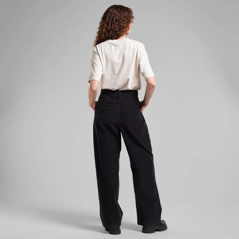 Vickeleby Organic Cotton Corduroy Pleated Trousers in Off-White - Image 7